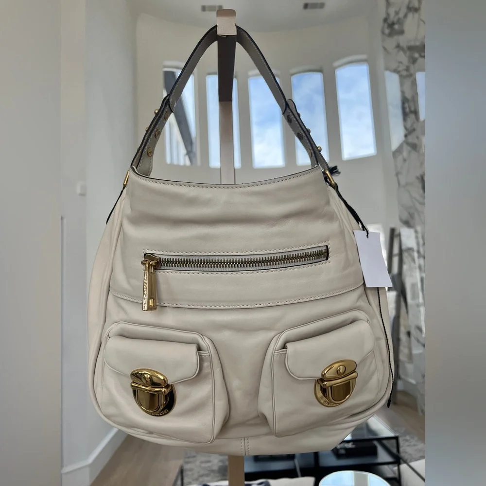 Marc Jacobs Cream Leather Shoulder Bag with Gold Hardware - Picture 1 of 9